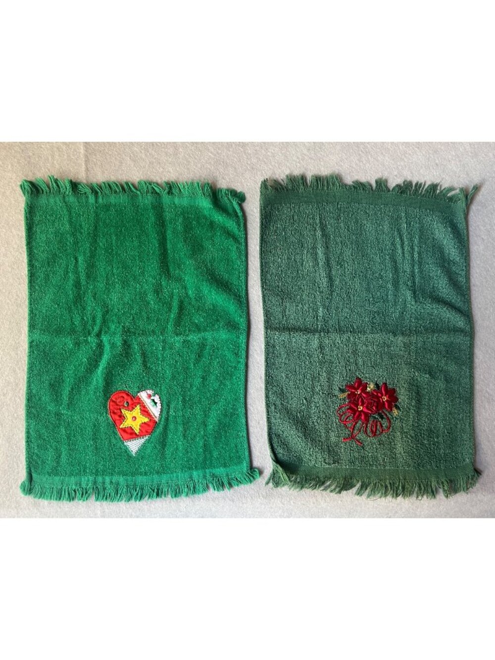 Christmas Hand Towels Green Heart & Poinsettia Appliques Fringed Lot of 2 Decor